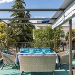 Sleeps 8 Pet Friendly Garden & Roof Terrace Split