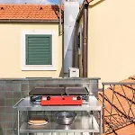 Sleeps 8 Pet Friendly Garden & Roof Terrace Split