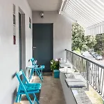 Sleeps 8 Pet Friendly Garden & Roof Terrace Split