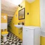 Sleeps 8 Pet Friendly Garden & Roof Terrace