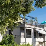 Sleeps 8 Pet Friendly Garden & Roof Terrace * Split