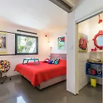 Sleeps 8 Pet Friendly Garden & Roof Terrace *