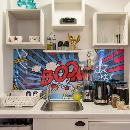 Sleeps 8 Pet Friendly Garden & Roof Terrace Nyaraló Split