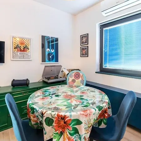 Nyaraló Sleeps 8 Pet Friendly Garden & Roof Terrace Split