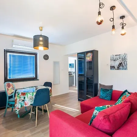 Nyaraló Sleeps 8 Pet Friendly Garden & Roof Terrace *