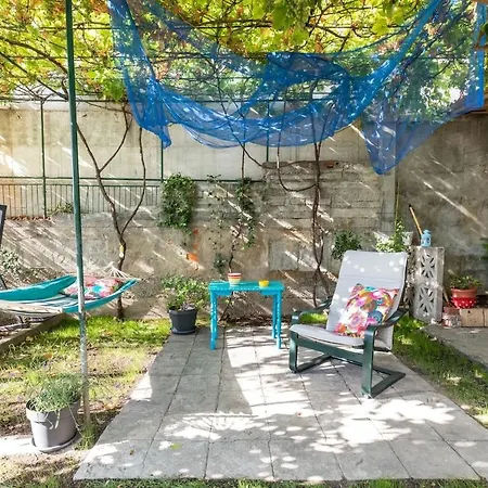 Vakantiehuis Boutique Triple House With Garden & Roof Terrace