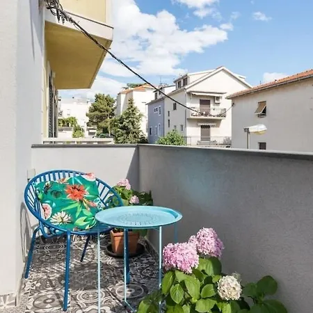 Sleeps 8 Pet Friendly Garden & Roof Terrace * スプリト
