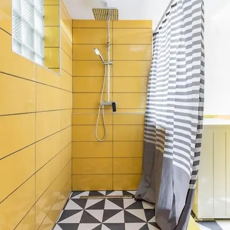 Semesterbostad Sleeps 8 Pet Friendly Garden & Roof Terrace Split