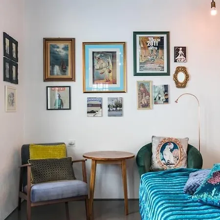 Vakantiehuis Boutique Triple House With Garden & Roof Terrace *