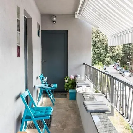 Sleeps 8 Pet Friendly Garden & Roof Terrace Split