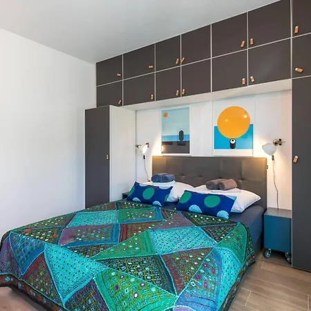 Sleeps 8 Pet Friendly Garden & Roof Terrace Ferienhaus *