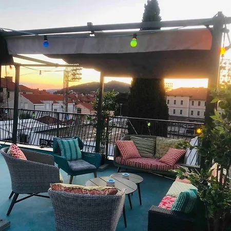 Sleeps 8 Pet Friendly Garden & Roof Terrace * Split
