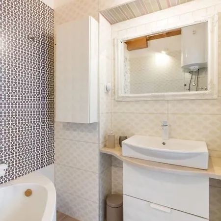 Sleeps 8 Pet Friendly Garden & Roof Terrace *