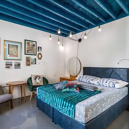 Sleeps 8 Pet Friendly Garden & Roof Terrace *
