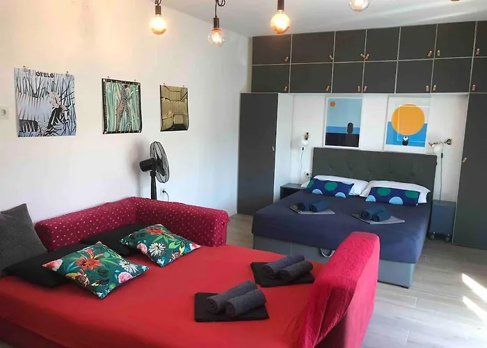 Sleeps 8 Pet Friendly Garden & Roof Terrace 斯普利特