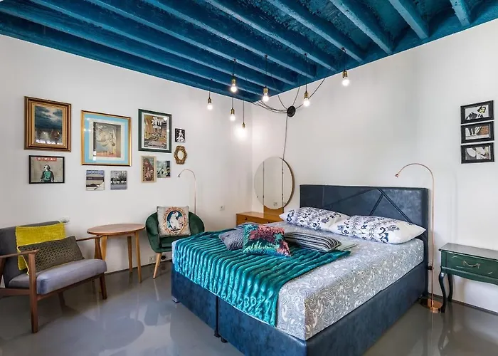 Sleeps 8 Pet Friendly Garden & Roof Terrace 度假居