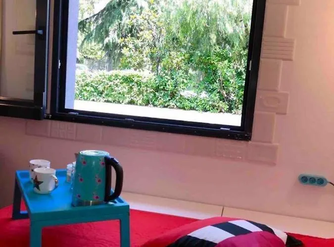 Sleeps 8 Pet Friendly Garden & Roof Terrace 度假居