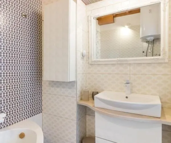 Sleeps 8 Pet Friendly Garden & Roof Terrace *