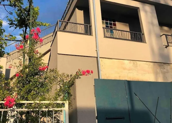 Sleeps 8 Pet Friendly Garden & Roof Terrace 度假居 *