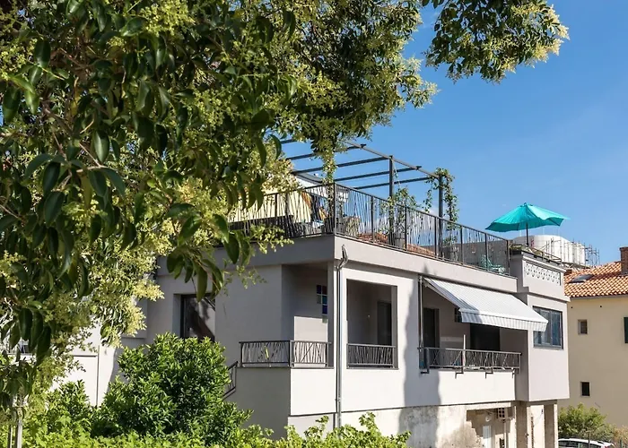 Sleeps 8 Pet Friendly Garden & Roof Terrace * 斯普利特