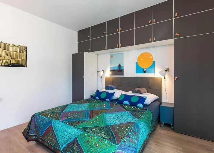 Sleeps 8 Pet Friendly Garden & Roof Terrace 度假居 *