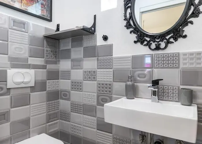 Sleeps 8 Pet Friendly Garden & Roof Terrace 度假居 *