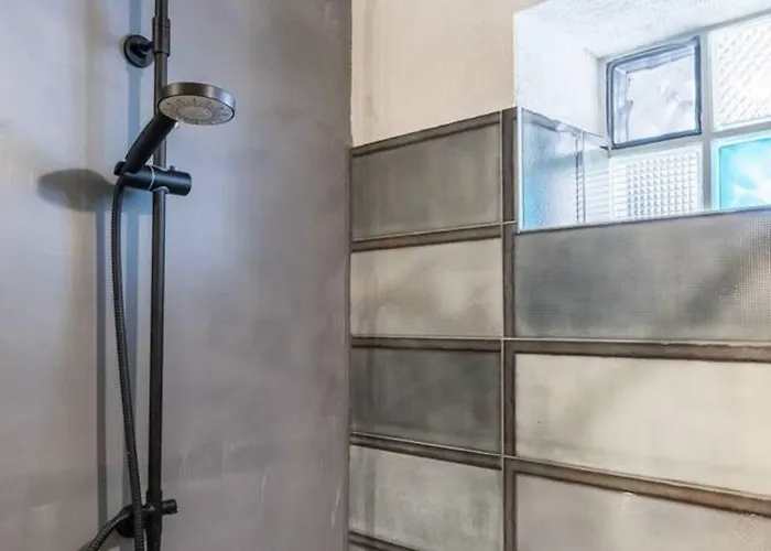 度假居 Sleeps 8 Pet Friendly Garden & Roof Terrace 斯普利特