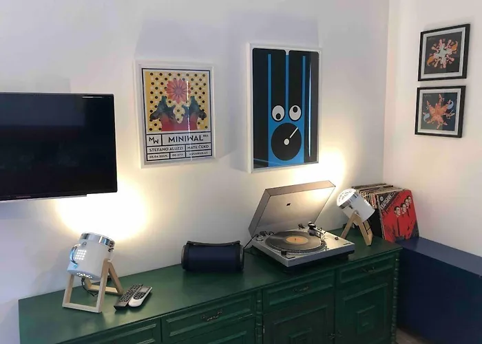 度假居 Sleeps 8 Pet Friendly Garden & Roof Terrace 斯普利特