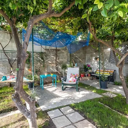 Sleeps 8 Pet Friendly Garden & Roof Terrace Split